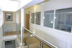 Interior moderno del colegio