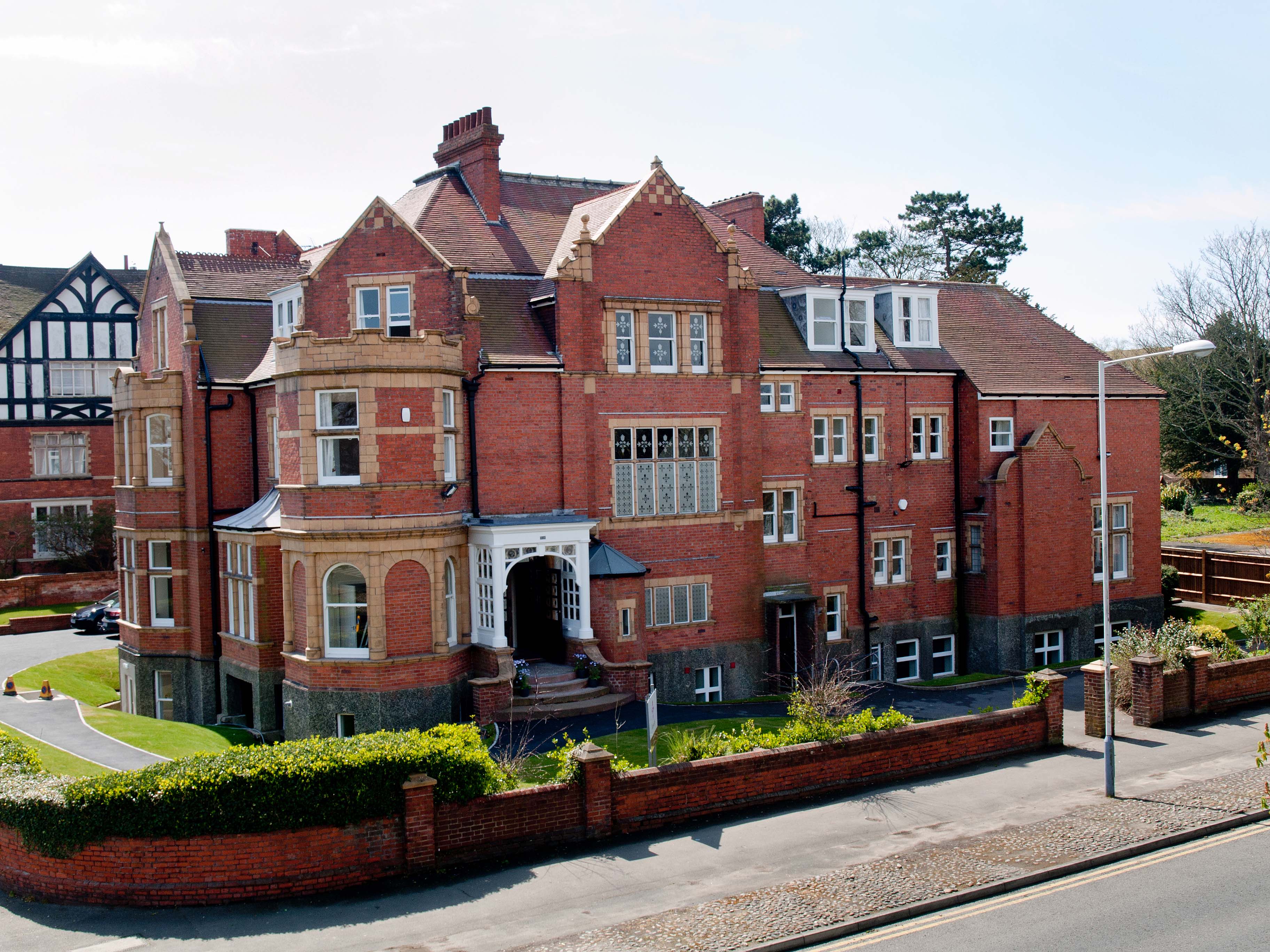 Earlscliffe College