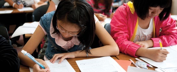 Estudiantes jovenes de verano