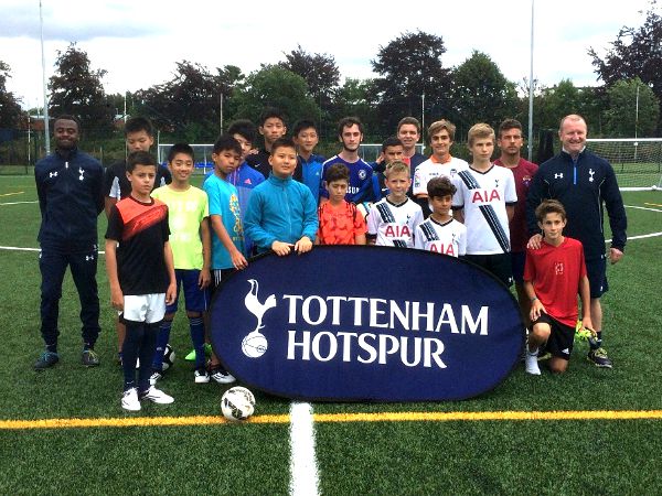 Entrenamiento de futbol con el Tottenham