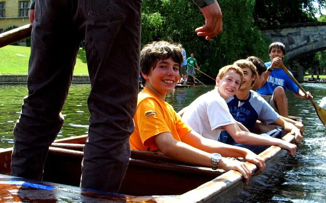 jovenes de excursion en Cambridge