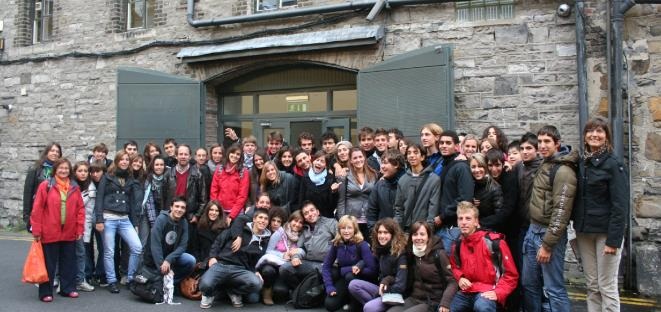 Grupo de estudiantes jovenes