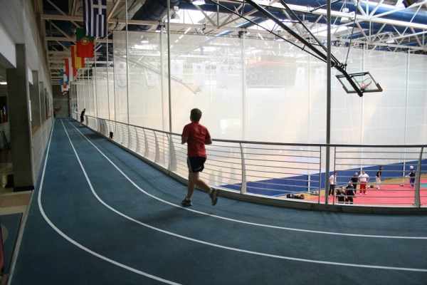 pista de atletismo cubierta