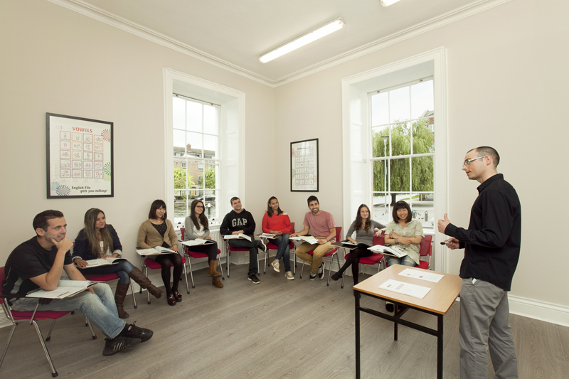 Una clase de adultos