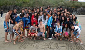 Salida a la playa de un grupo de estudiantes