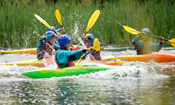 kayaks en el lago del colegio