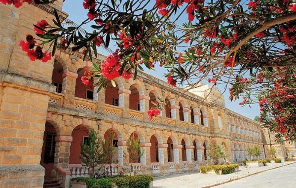Edificio historico Colegio St. Julians, Malta
